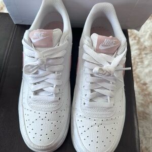 Nike Women's Court Low Vision sneakers